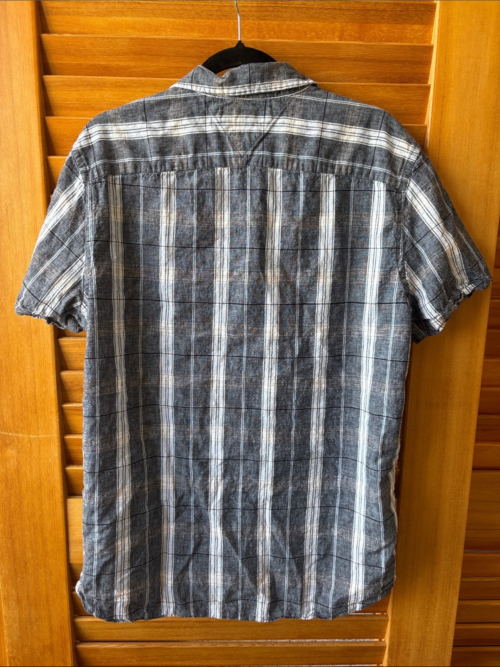 Tommy Hilfiger Men’s Short Sleeve Plaid Button-Up Shirt - Blue/White Linen - Picture 4 of 4